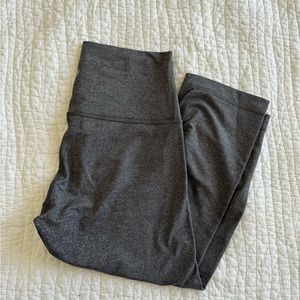 Cropped lululemon wunder under legging. Heathered grey size 6